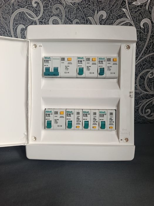 Электрощит наружный новый.