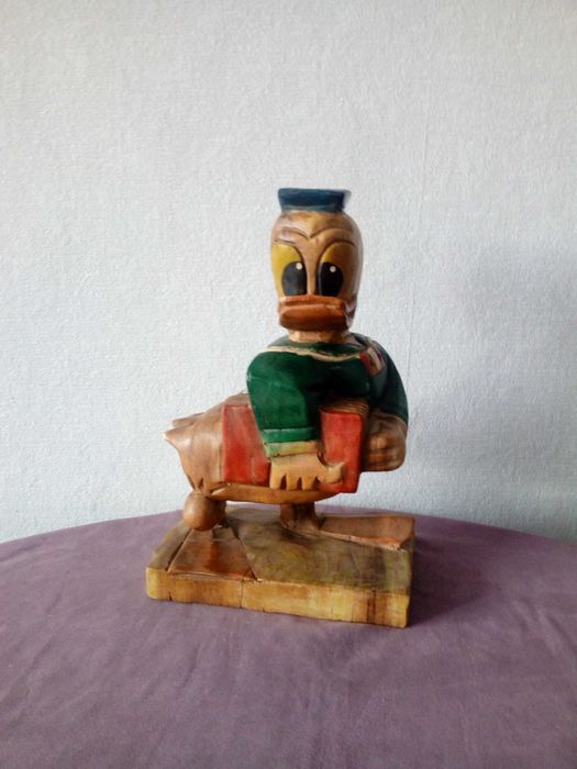 -Kaczor Donald.  Kultowa  drewniana  rzeżba.