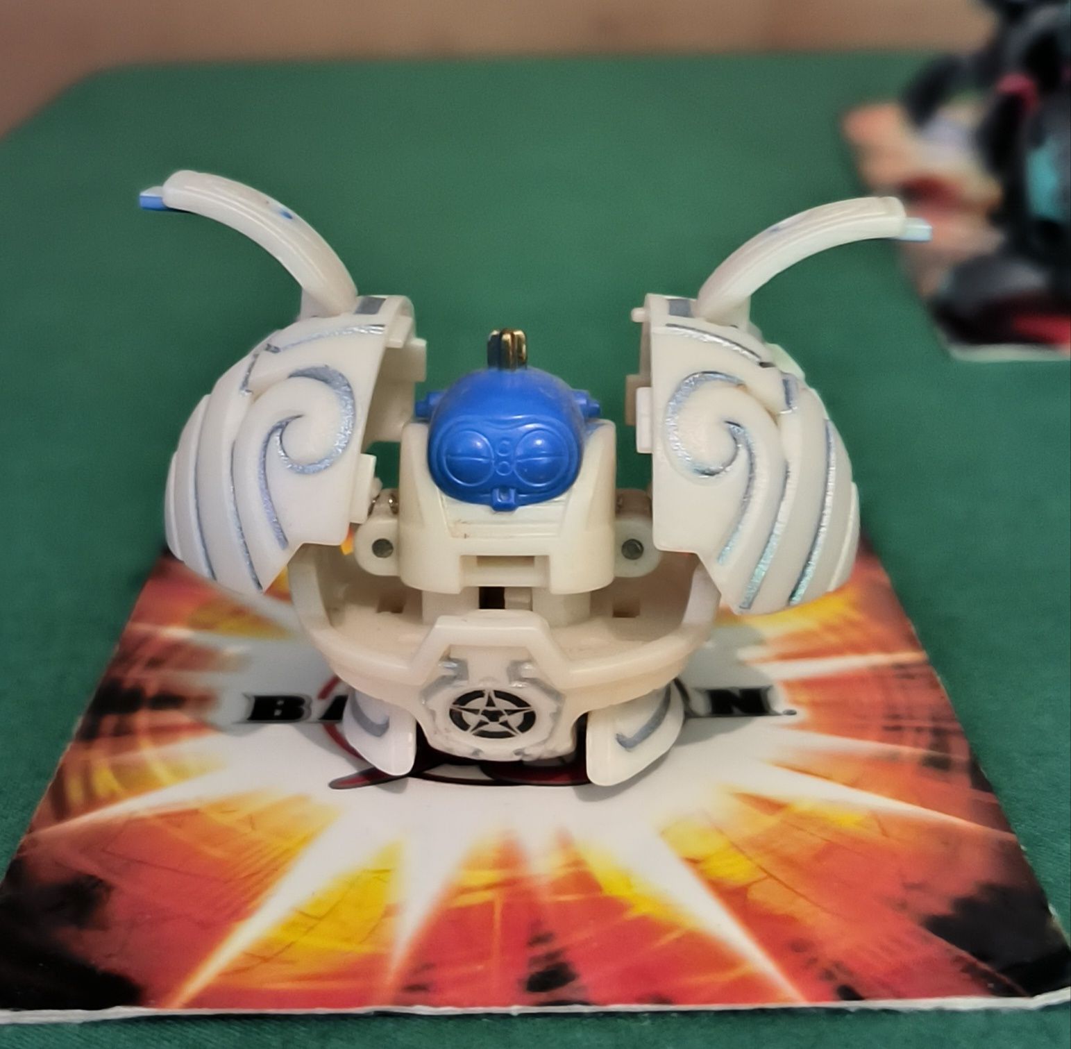 Bakugan Haos Clayf 600G