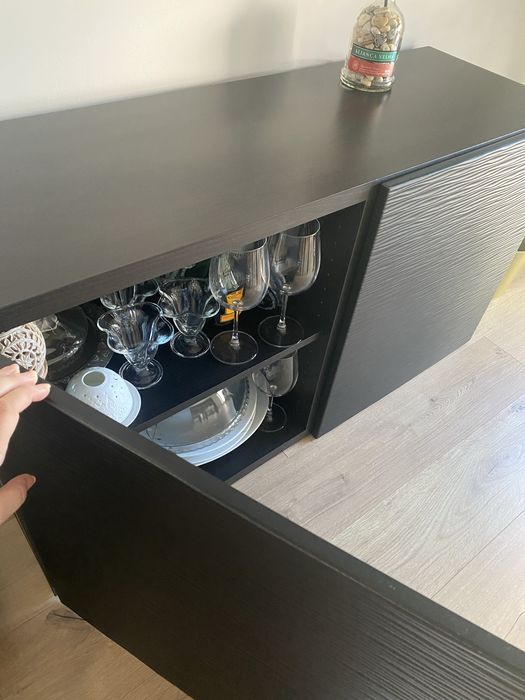 Movel aparador Besta com portas Lappiken “onduladas”