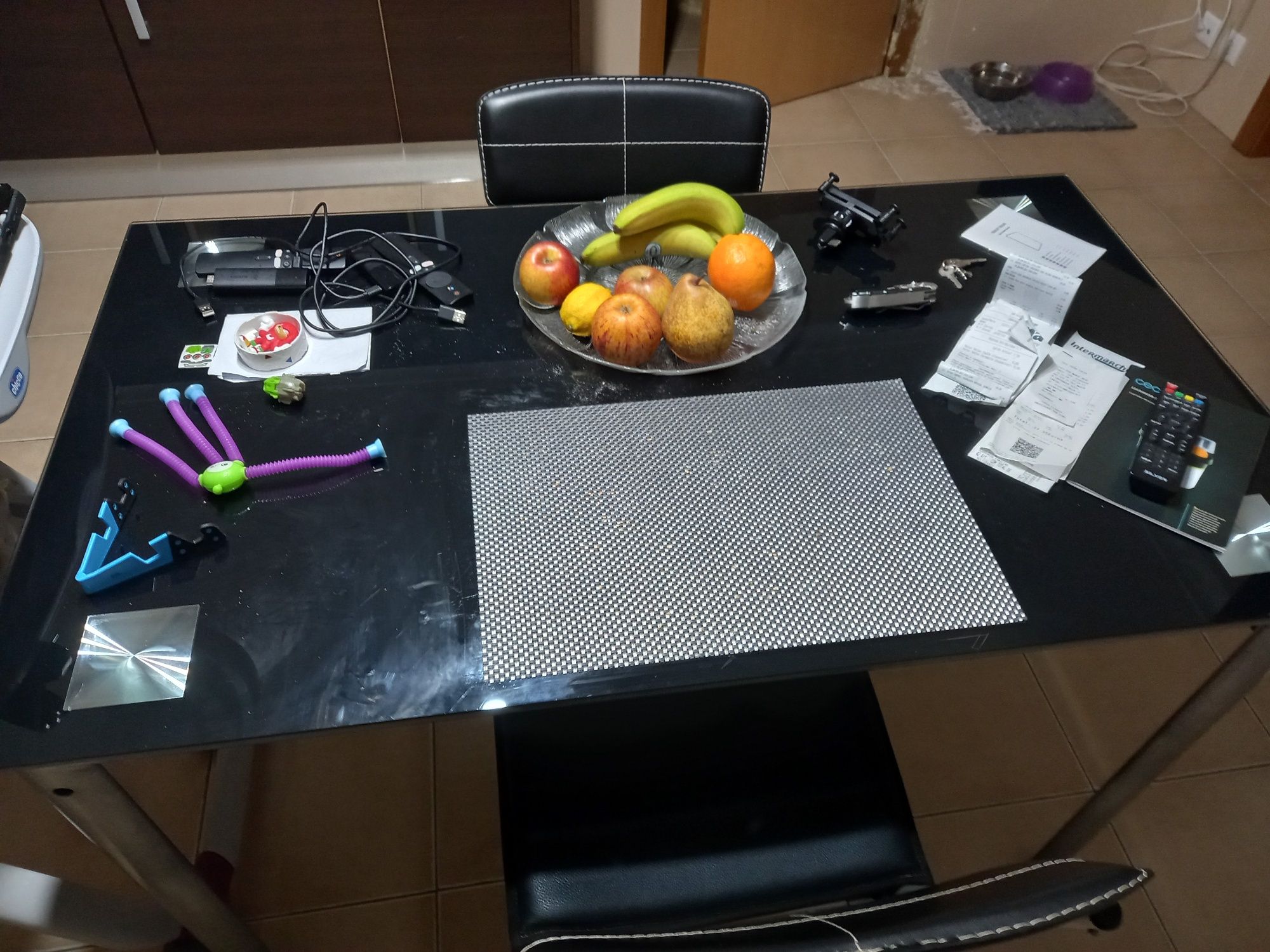 Vendo Mesa de cozinha vidro temperado.