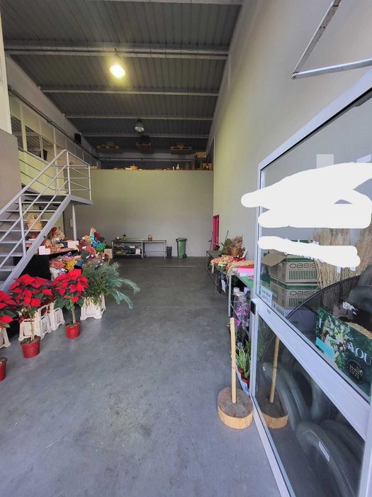 Armazém versátil para arrendamento: total ou metade