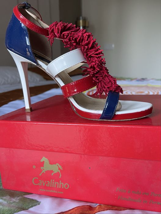 Sapatos de salto alto