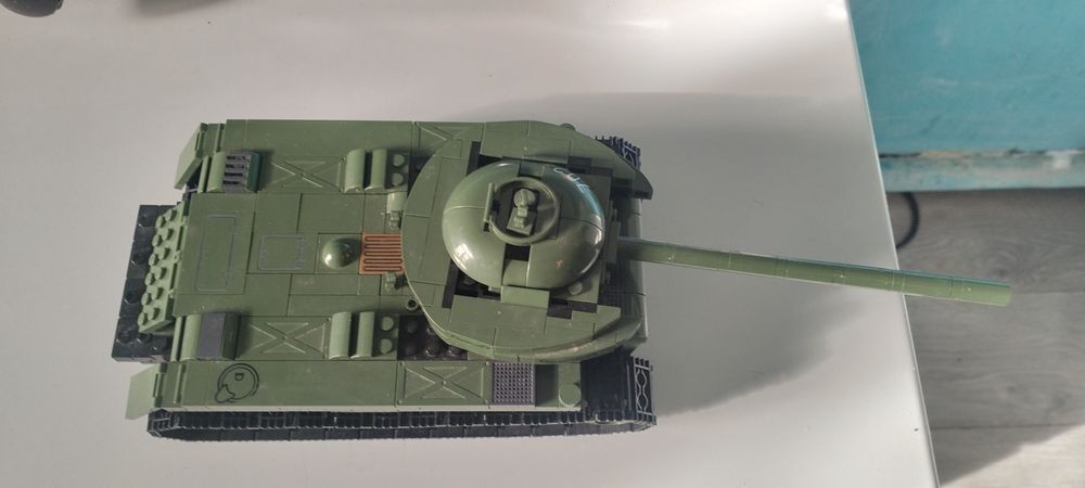 Czołg z lego tak jak widać na zdjęciach