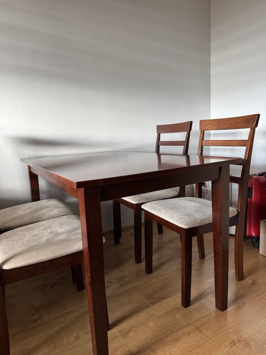 Stół i 4 krzesła