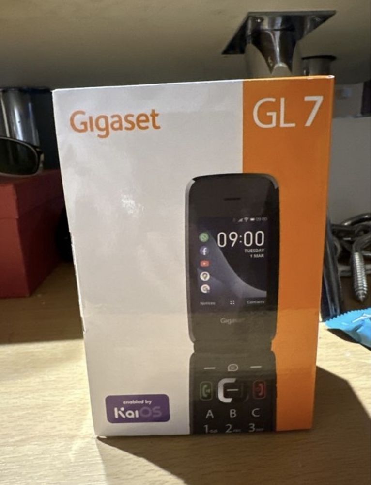 Gigaset GL7 telefon komórkowy dla seniorów z klapką funkcja SOS