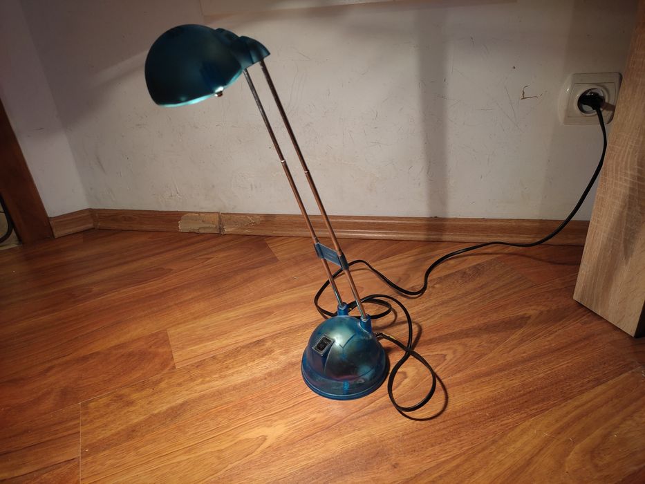 Lampka biurkowa Ikea niebieska