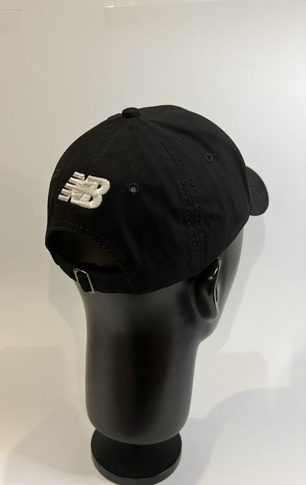 Кепка new balance чорний та білий лого