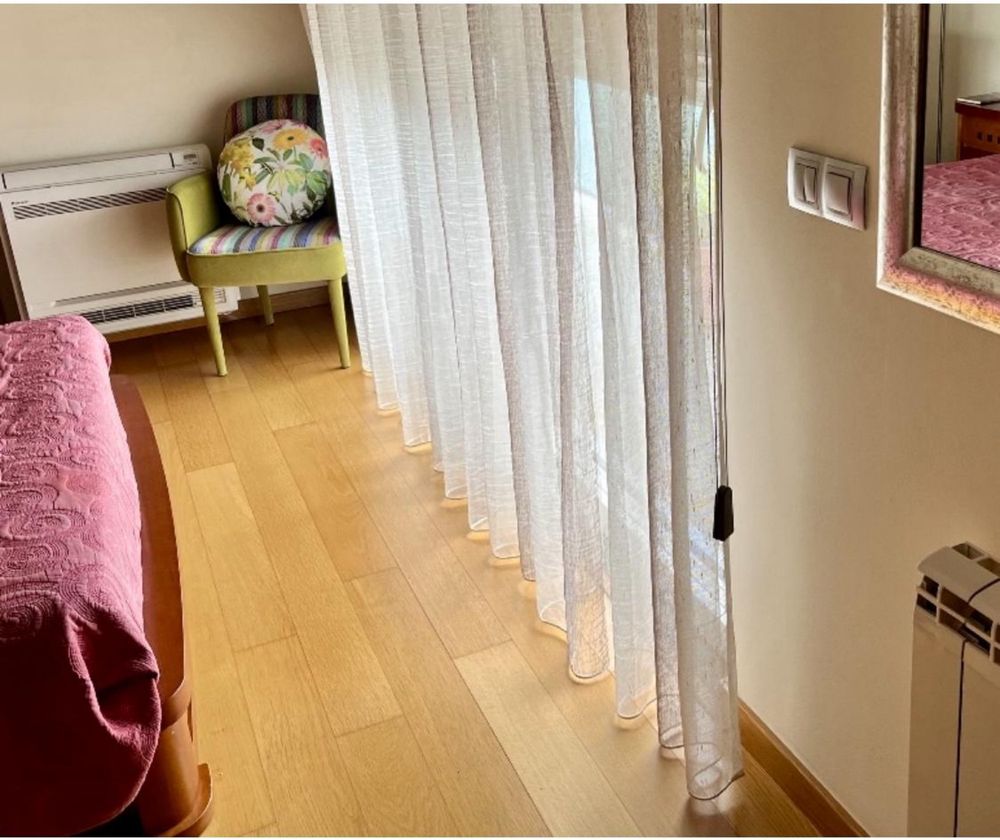 Cortinados em organza, organizados em 2 peças como novos