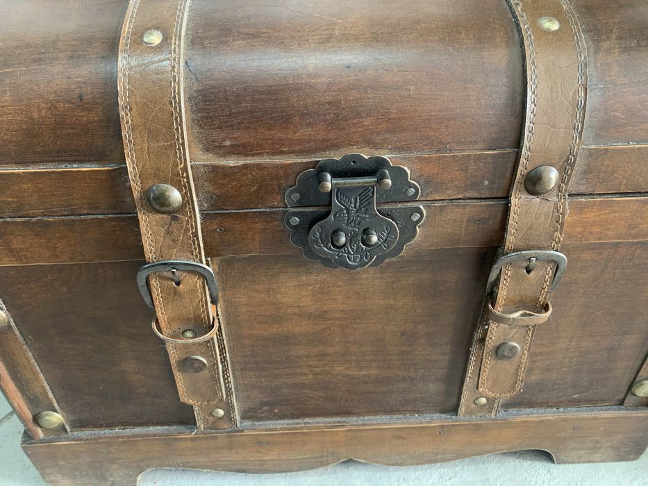 Baú medio como Novo