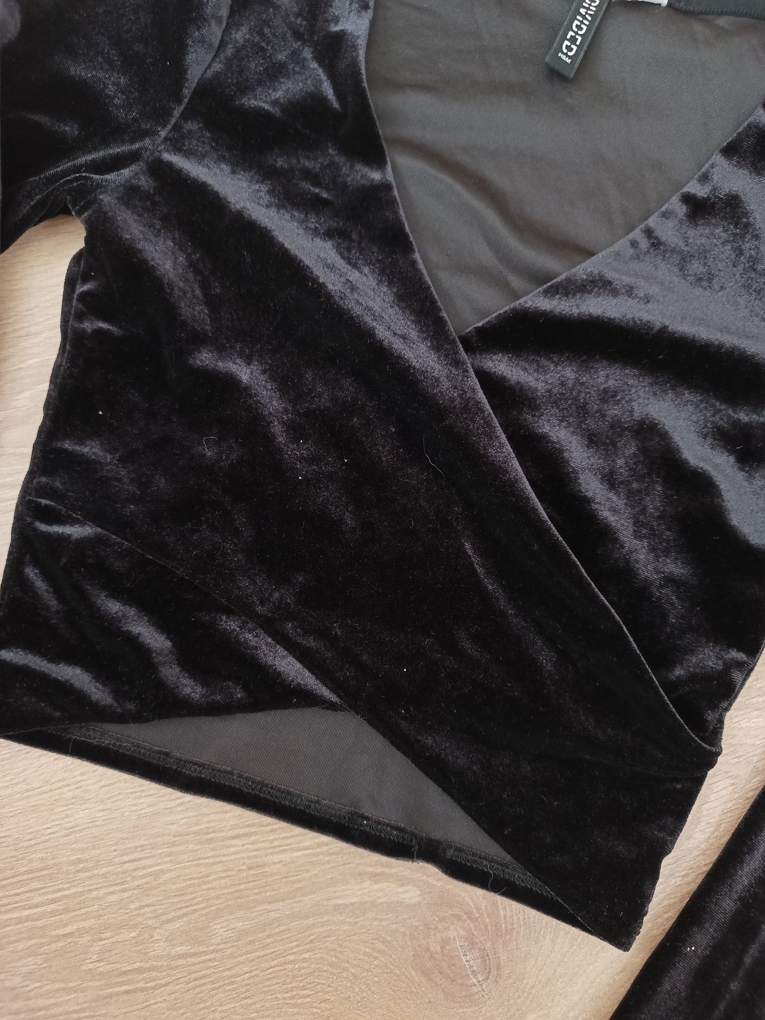 Czarna welurowa bluzka H&M XS 34  krzyżowany przód i długi rękaw