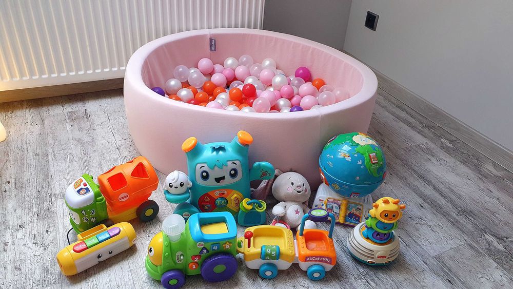 Zestaw zabawek Fisher-Price i basen z kulkami i dużo innych zabawek