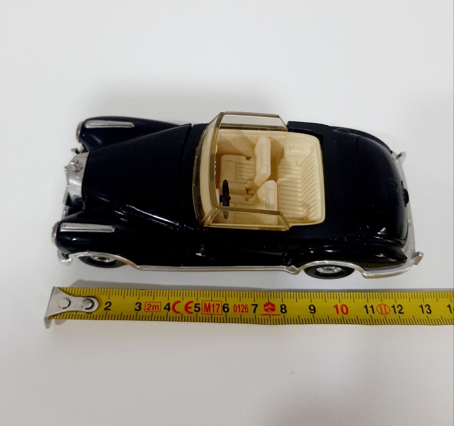 Miniatura corgi Mercedes 300S descapotável