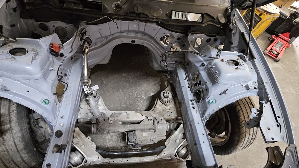 BMW e82 drift klatką. Baza na driftowóz