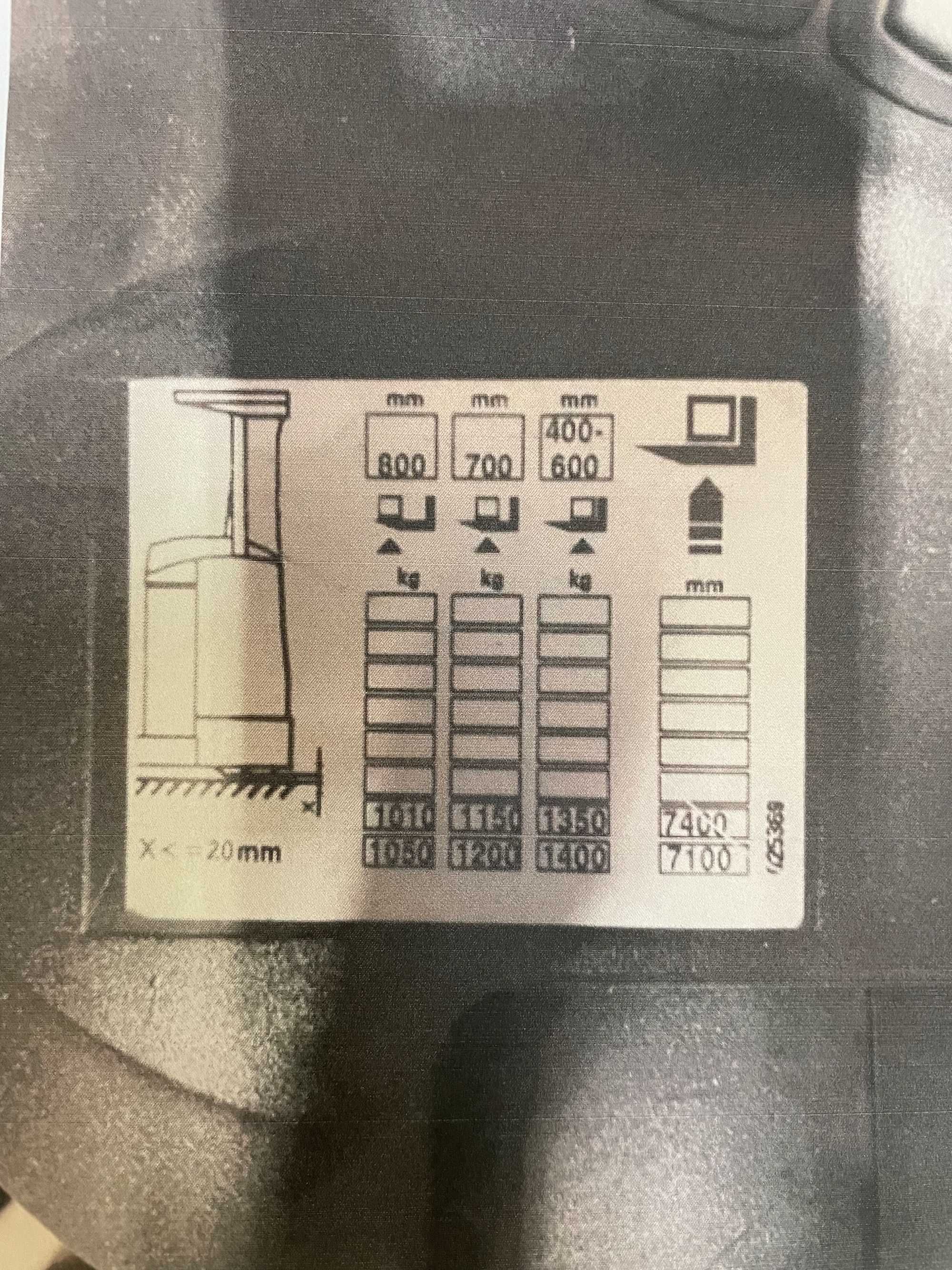 Wózek widłowy elektryczny wysokiego składowania
