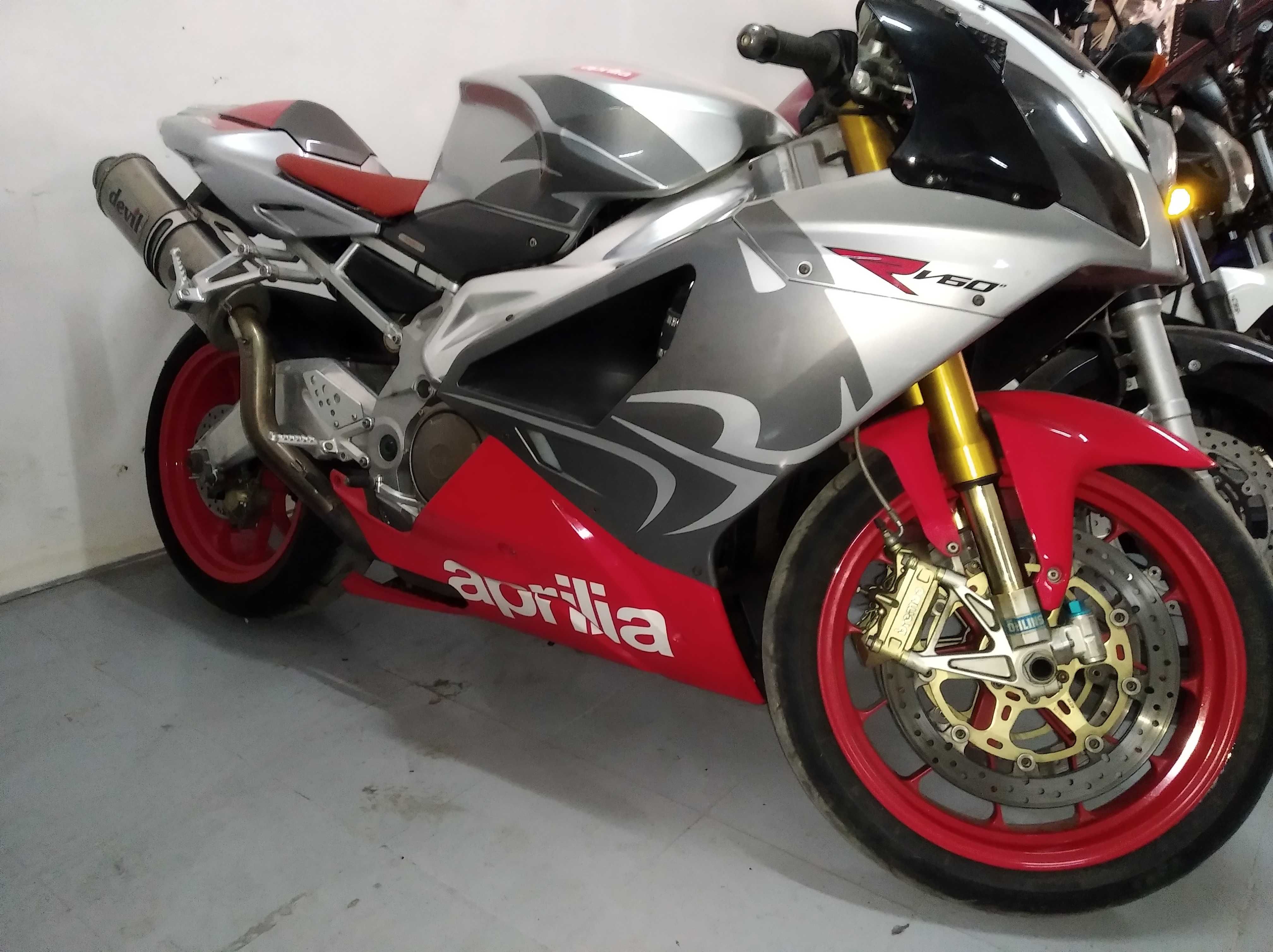 Aprilia RSV  1000  excelente estado poucos kms