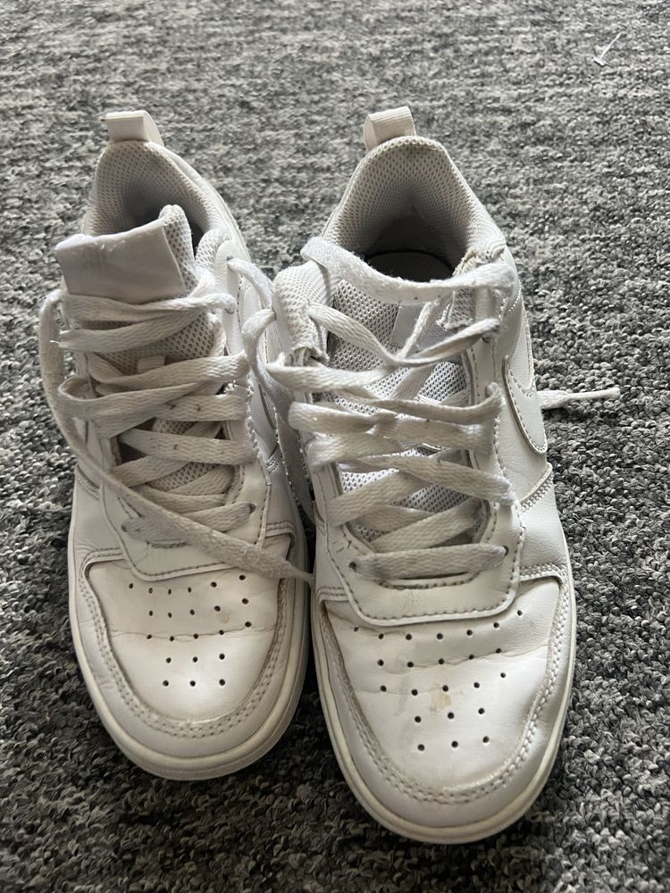 sprzedam biale nike
