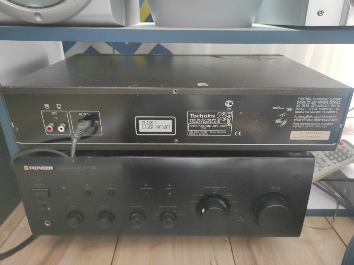 Mam na sprzedaż wzmacniacz Pioneer A-620R + otwarzacz CD Technics.