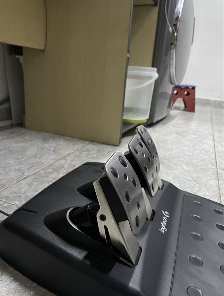 Volante e Pedais Logitech G29