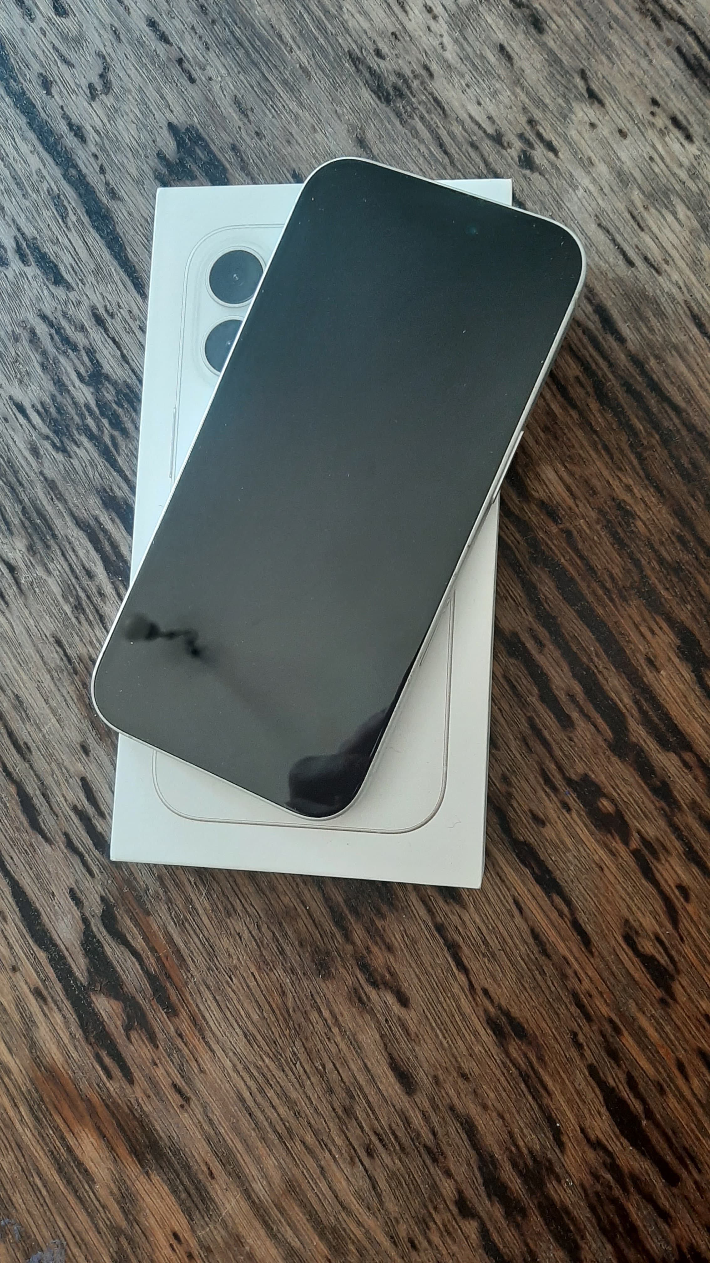 iPhone 16 impecável