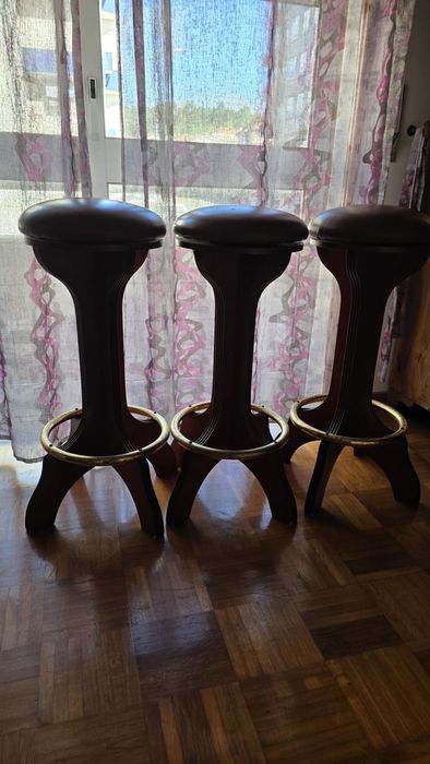 Bar em madeira (cerejeira)