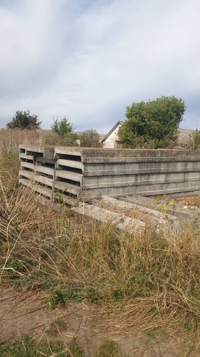 Продам плити залізо бетонні пешки
Розмір :6.0-1.5 
18 штук стан новий