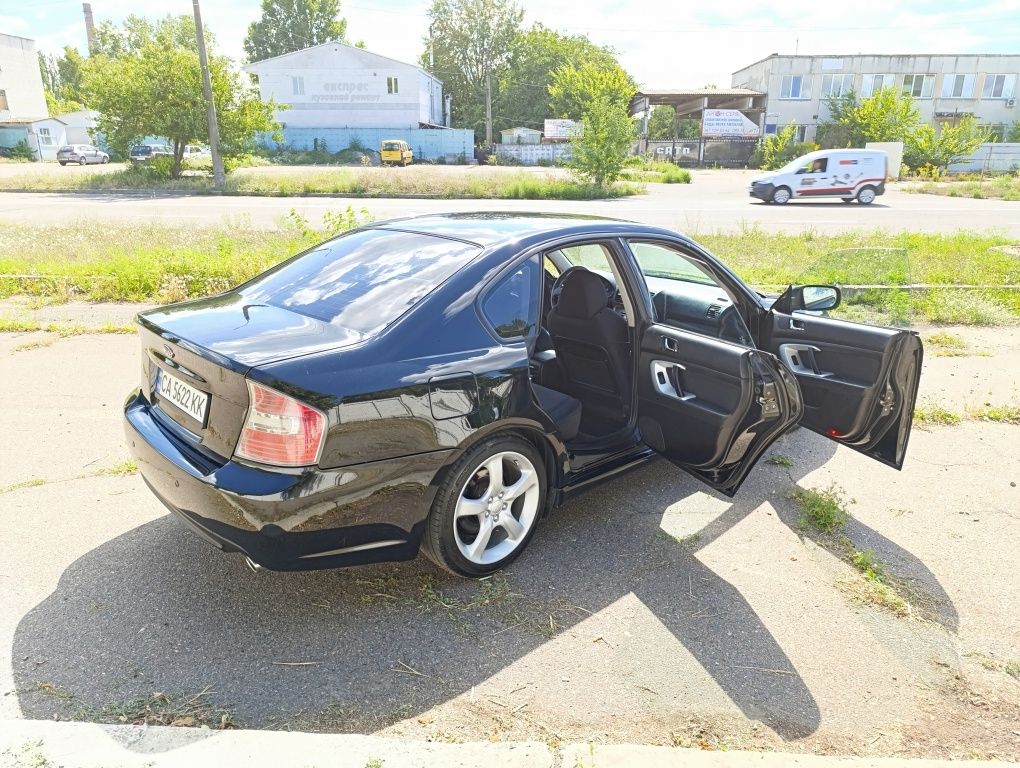 Subaru legacy автомат, повний привід, нова резина