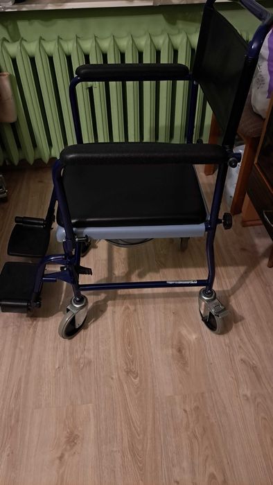 Wózek inwalidzki toaleta