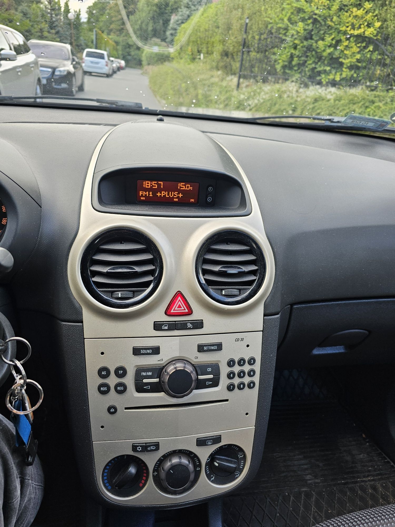 Opel Corsa D Hatchback 1.0 Benz 2010r 103tys km PRZEBIEGU 5drzwi