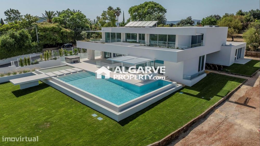 Impressionante moradia V5 de estilo contemporâneo a estrear perto de A