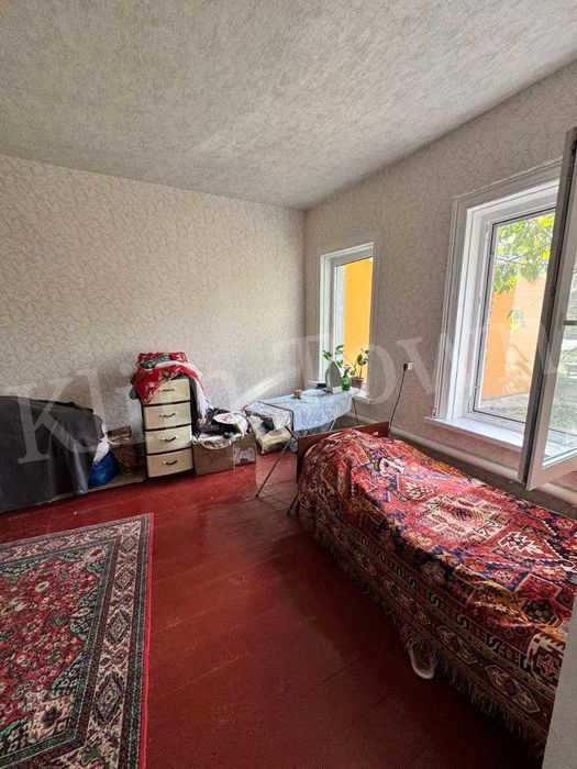 Продається пів будинку в центрі міста