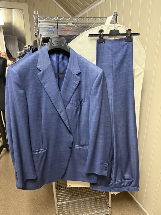 Продам чоловічі костюми