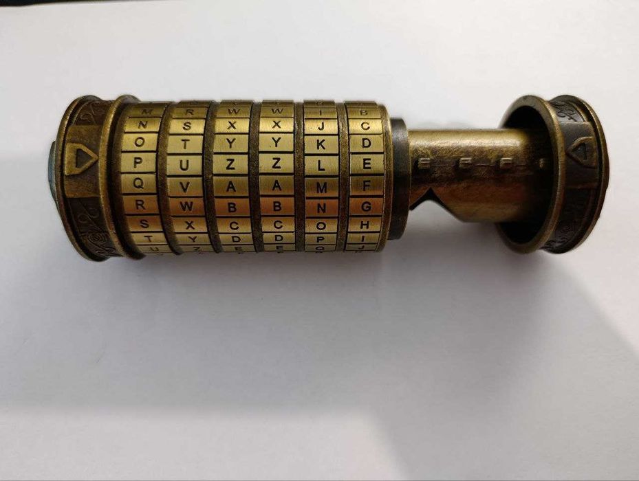 Криптекс "Код Да Винчи" (6 колец латинские буквы)