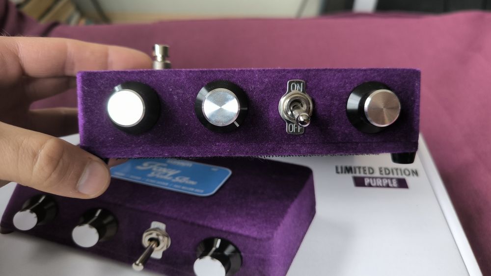 Warm Audio Foxy Tone Box fuzz fioletowy