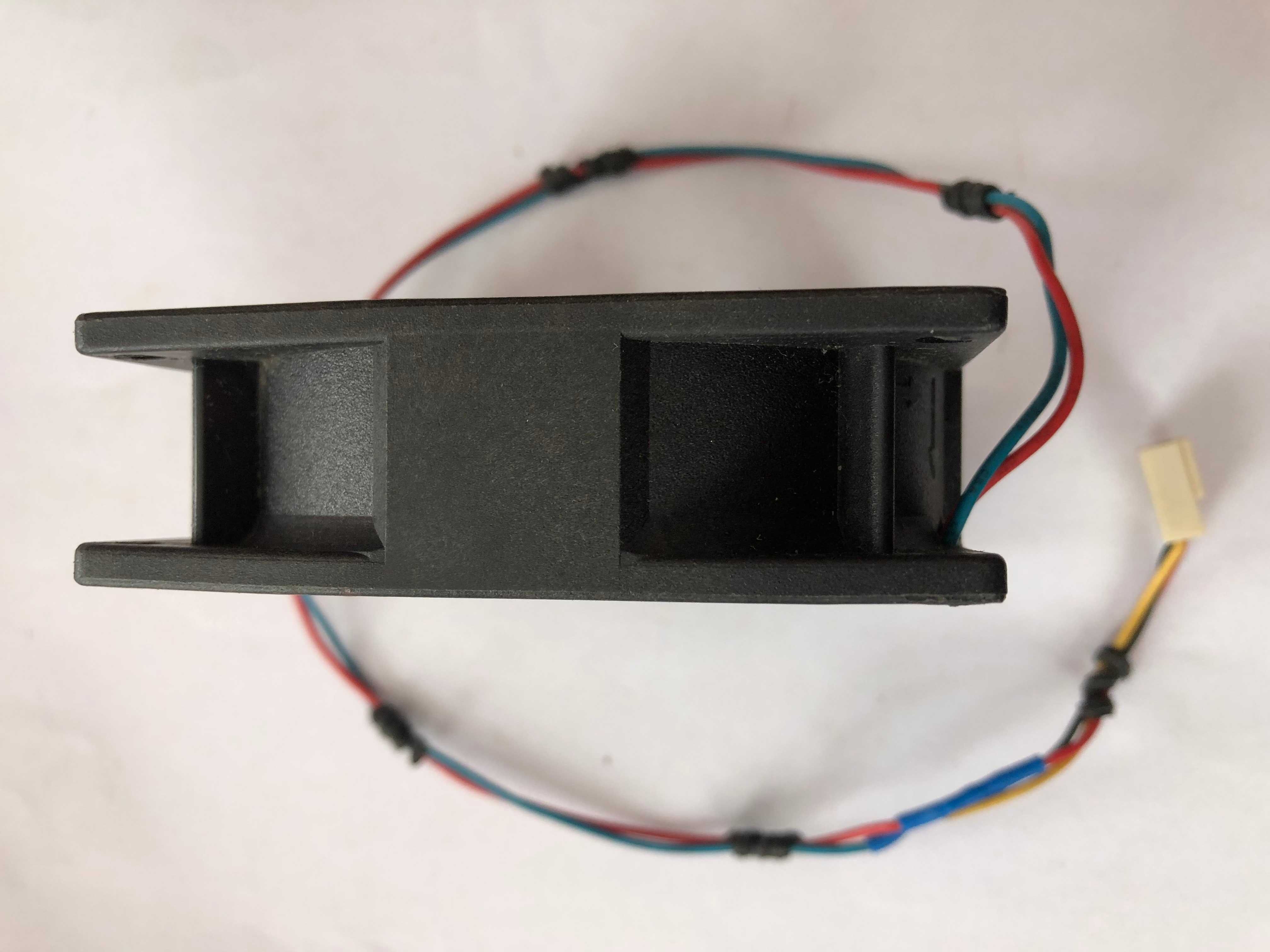 Wentylator 2,5x8x8 cm,  5V - 12V Wentylatorek