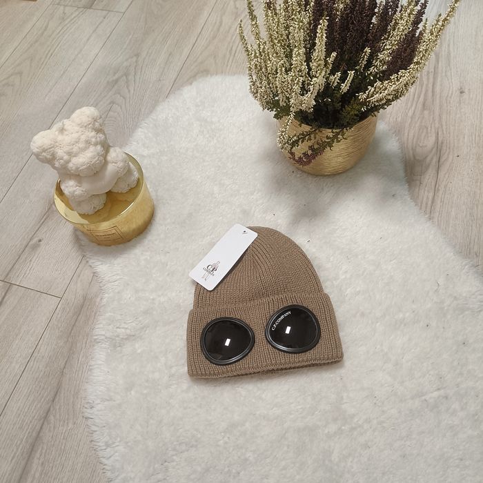 Czapka zimowa CP Company unisex z goglami brązowa beżowa wełniana wool