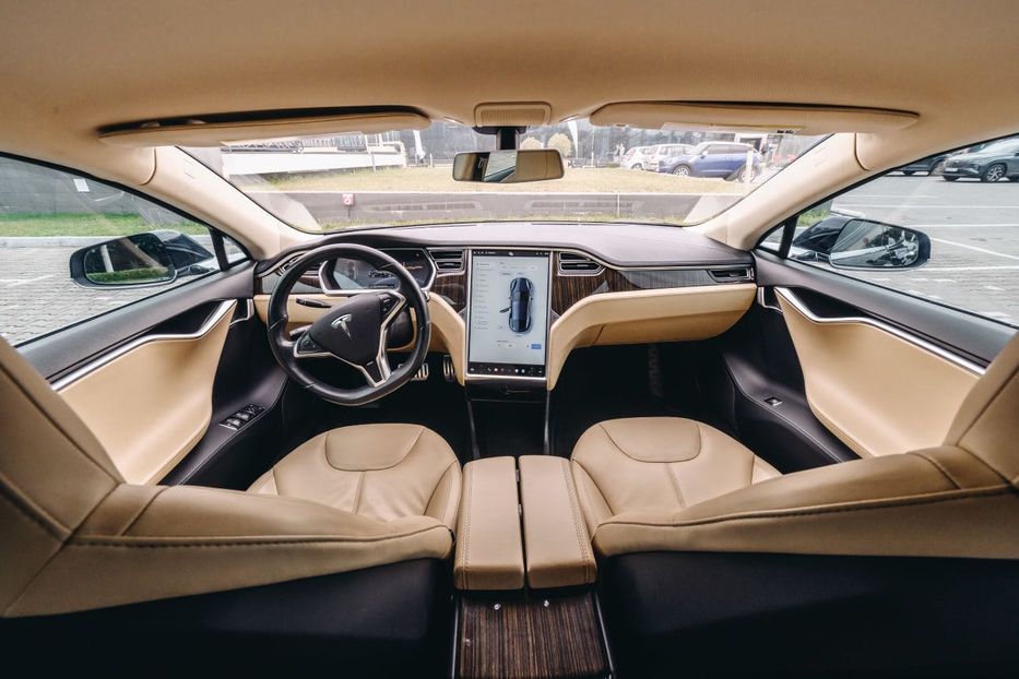 Tesla Model S 2013 год