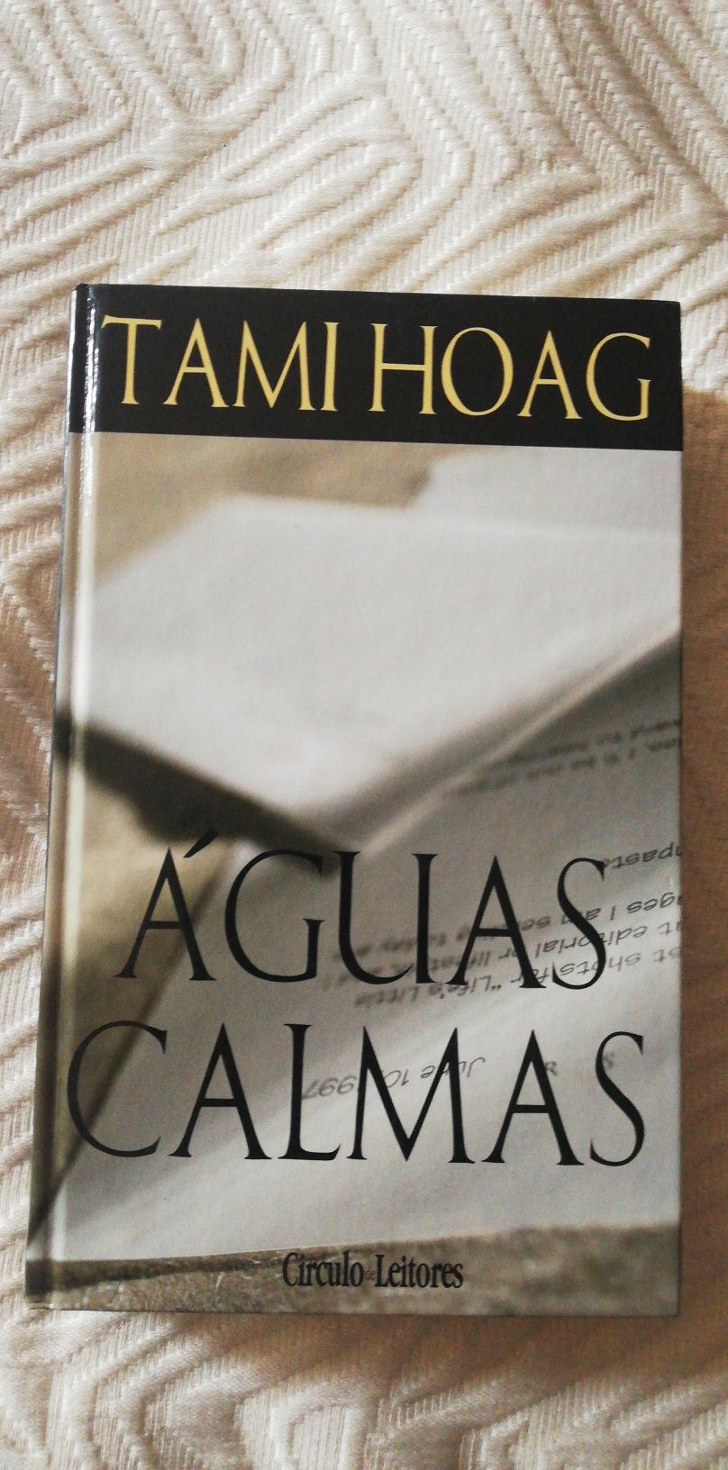 Águas calmas, de Tami Hoag