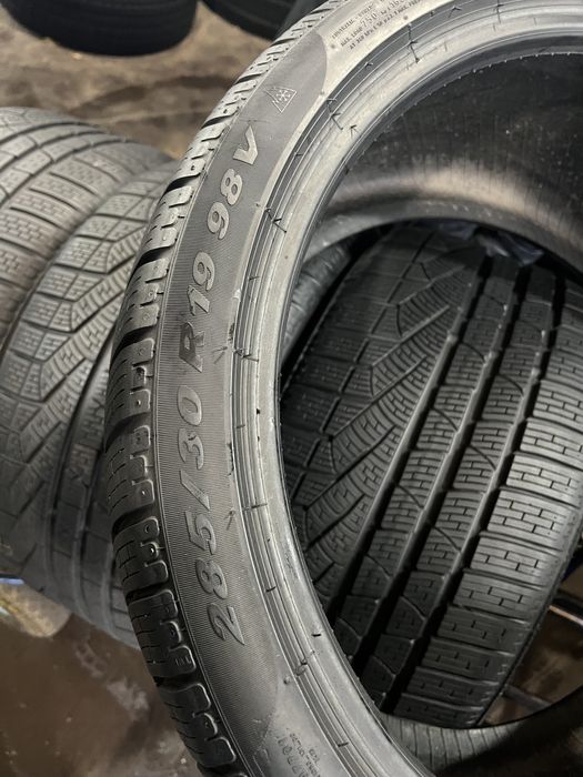 285/30/19+255/35/19 R19 Pirelli Sottozero Winter 240 4шт зима