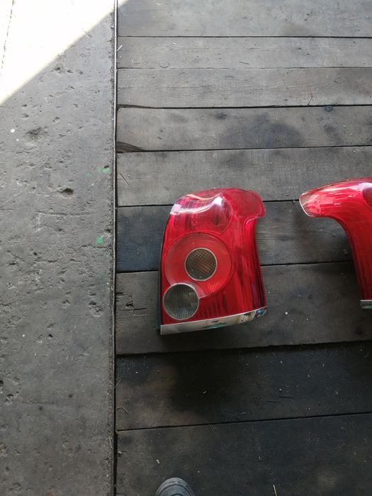 Sprzedam lampy do Toyoty avensis poliftowe