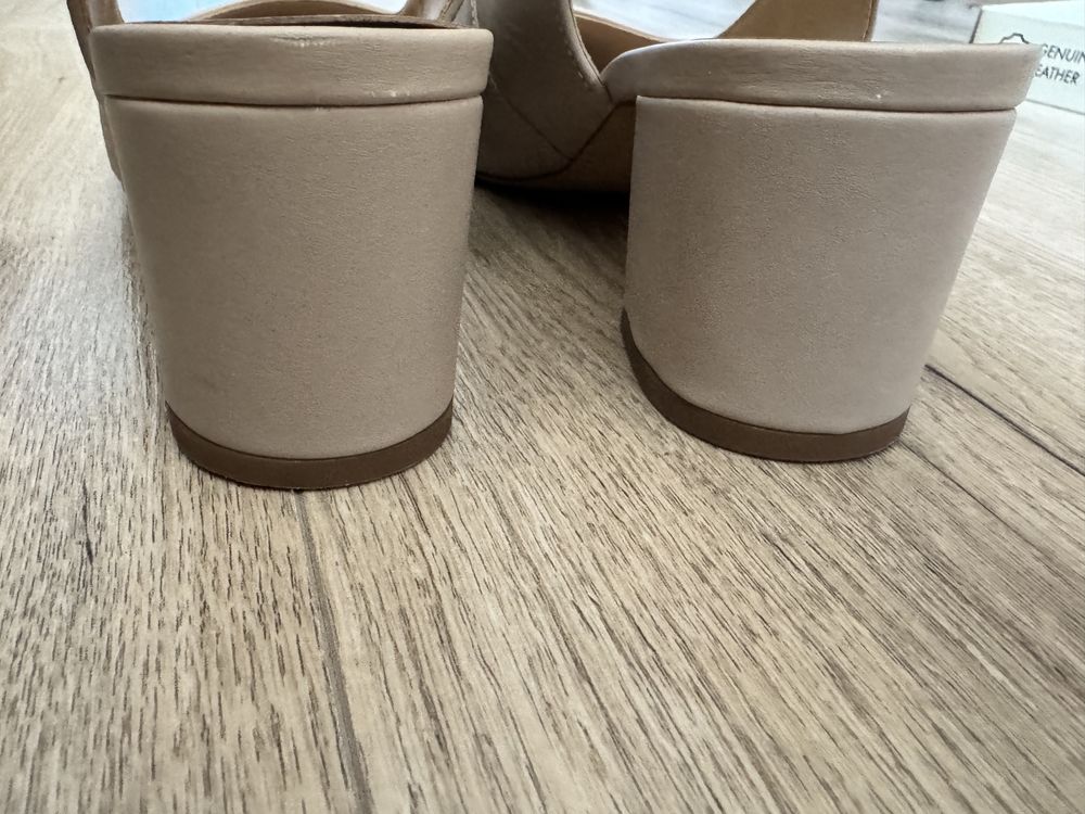 Buty czolenka na niewielkiem obcasie 38 Lasocki