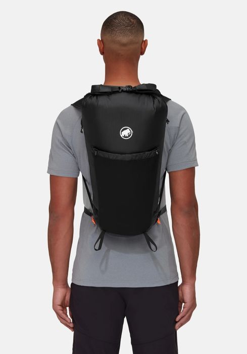 Super model wodoodpornego plecaka z bukłakiem Mammut  12L nowy