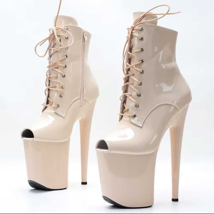 Стрипы ботинки лаковые бежевые 40 размер