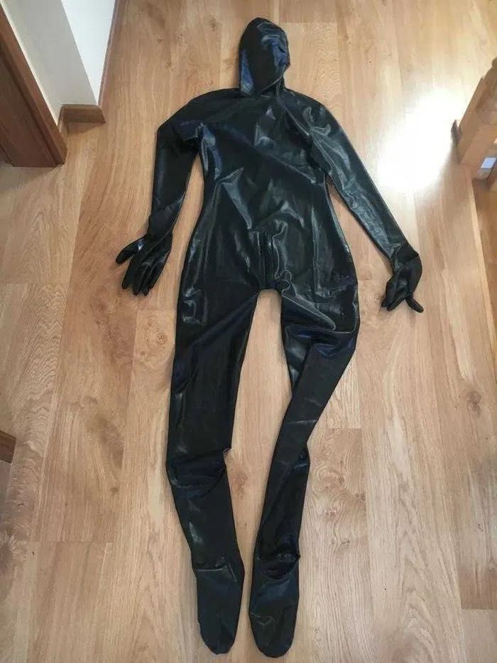 720/ OD RĘKI S Przebranie Kombinezon latex czarny 0.4 catsuit maska