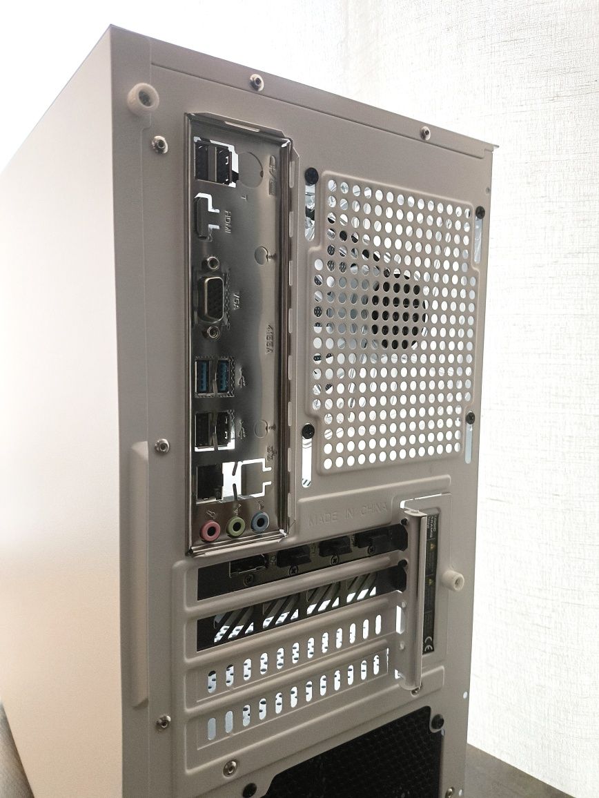 Nowy Komputer RTX 4060/Ryzen 5 5600/32GB RAM/Gamingowy/Gwarancja