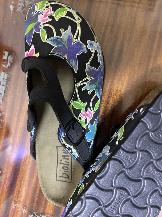 Шлепанцы с  цветочным принтом