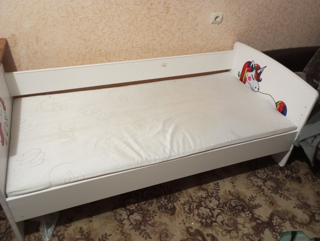 Ліжко дитяче з матрасом