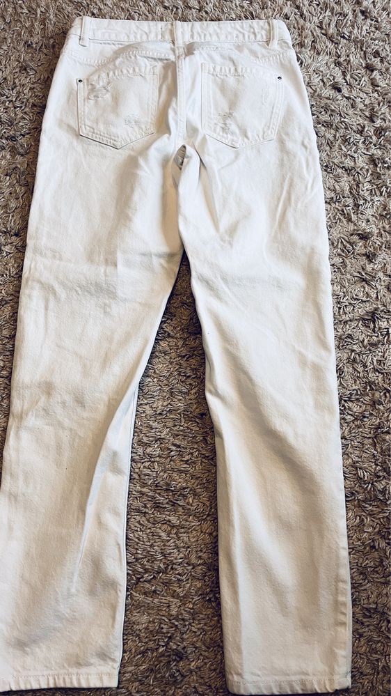 Białe jeansy Mohito rozm. 32/XXS z przetarciami