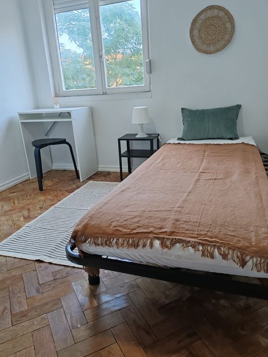 Quarto individual s/caução Olivais