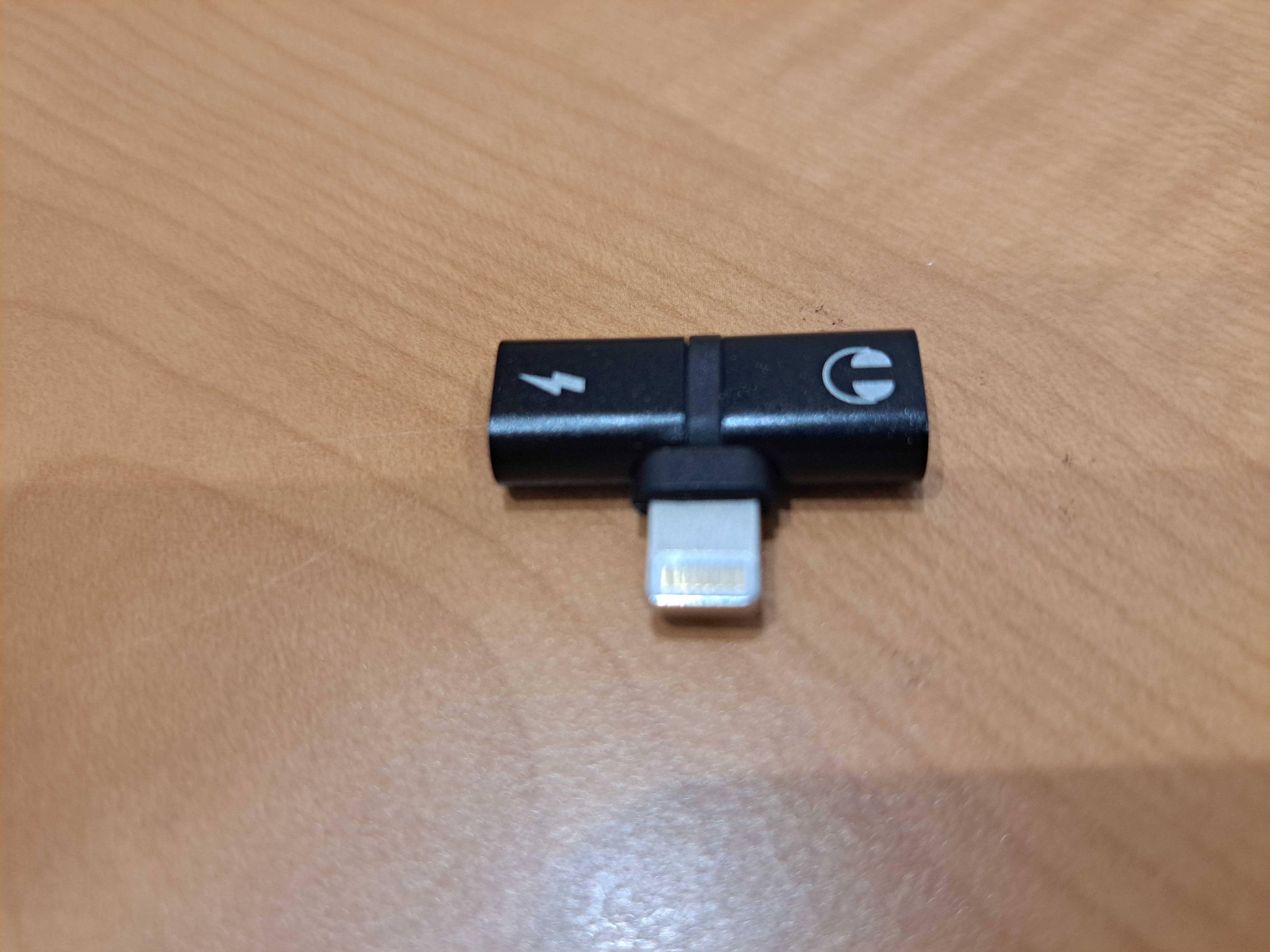 Adaptador phones dos ouvidos + Carregamento compatível iphone